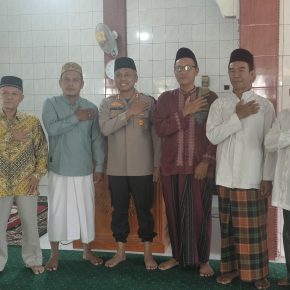 KAPOLRES BATANGHARI INGATKAN BAHAYA JUDI ONLINE DALAM JUMAT CURHAT DI LORONG MARLIAN BBC